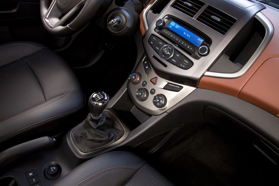  Chevrolet Sonic Sedan 2011 года  (фото 11 из 27)